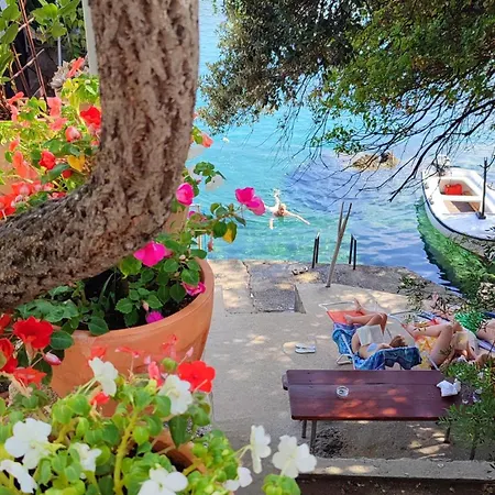 By The Sea - Ana * Molunat