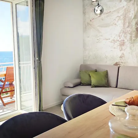 By The Sea - Ana Apartment *