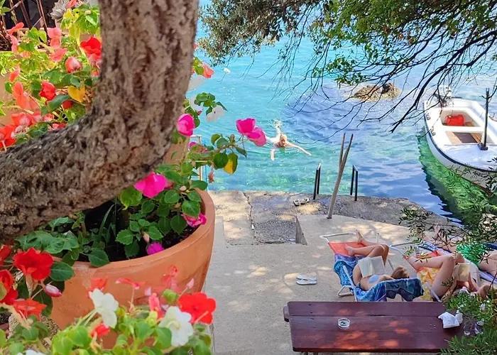 By The Sea - Ana * Molunat