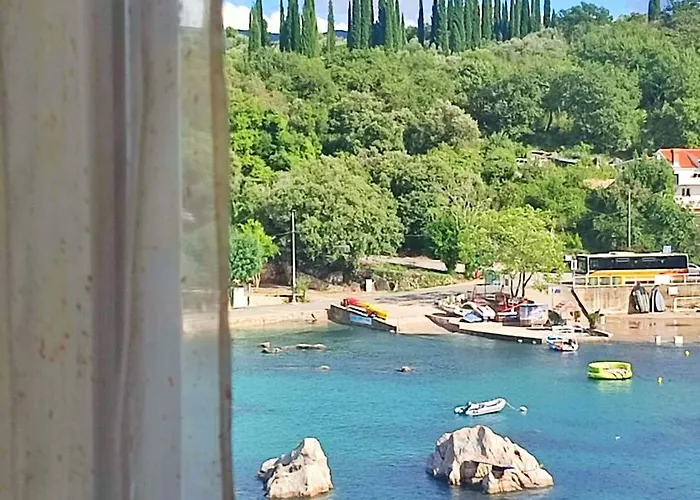 Apartment By The Sea - Ana Molunat